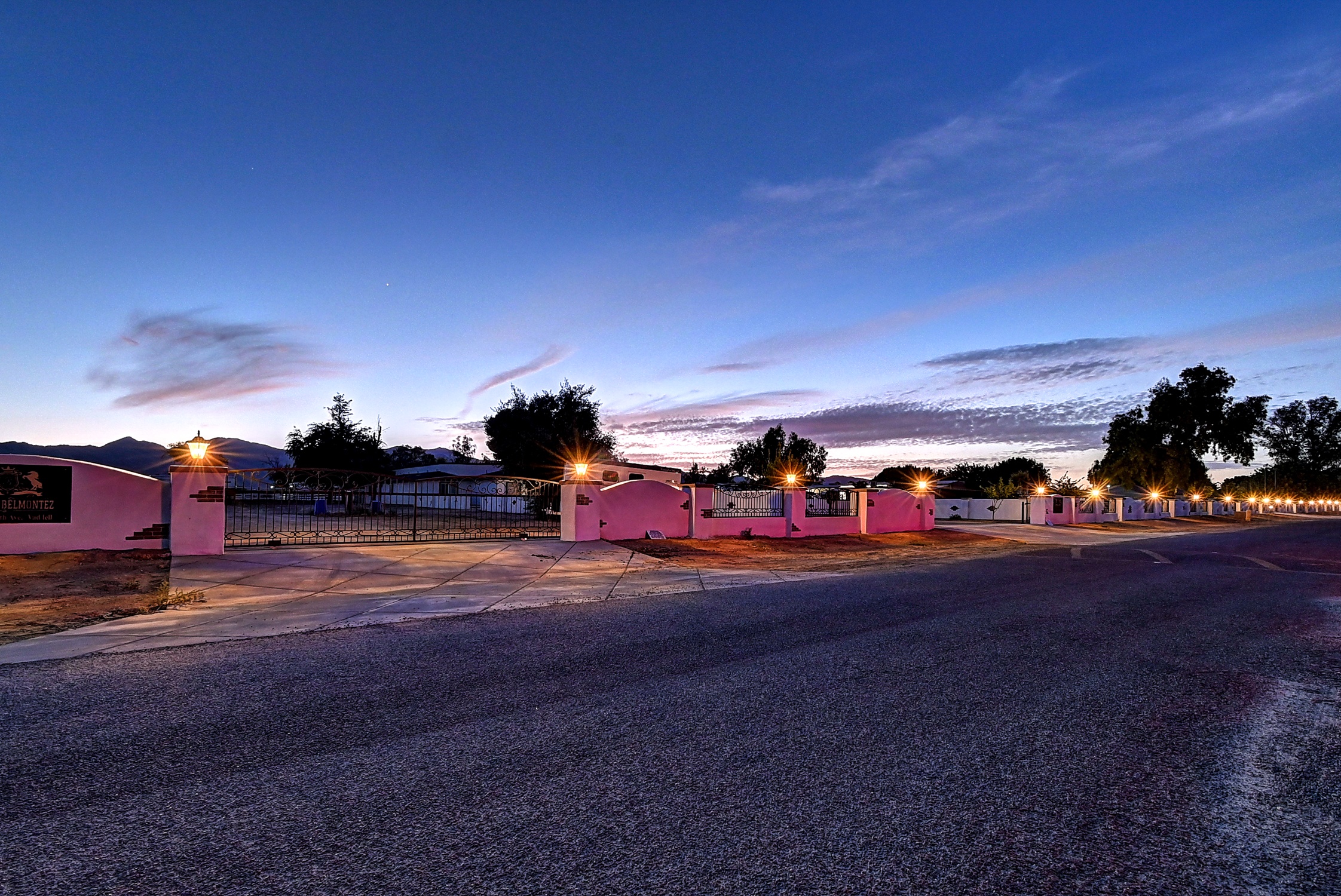 Stunning 6 Bdm Desert Ranch Equestrian Estate! | Living Quarters + Stables | For Rent or Sublet