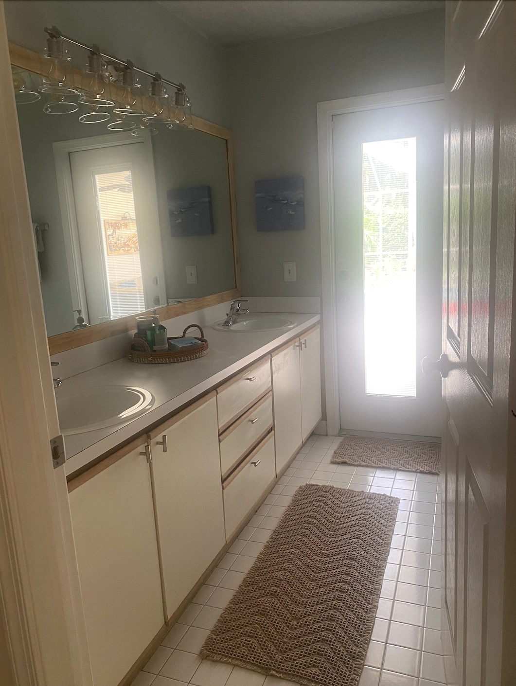Rooms for rent for WEF Season 2026/27 | Groom Quarters | For Rent or Sublet