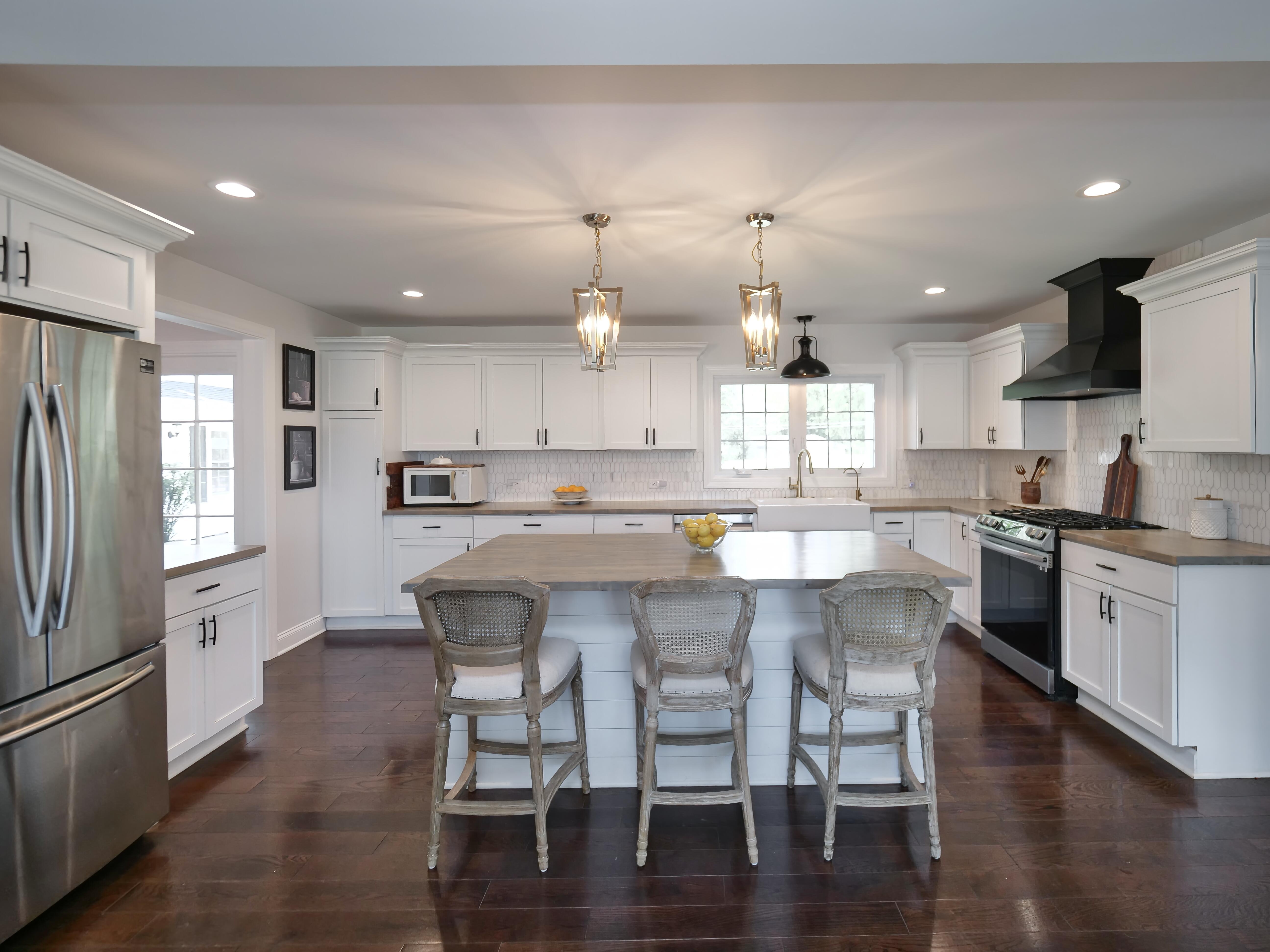 LUXURY EQUESTRIAN ESTATE---owner financing available! | Living Quarters + Stables | For Sale