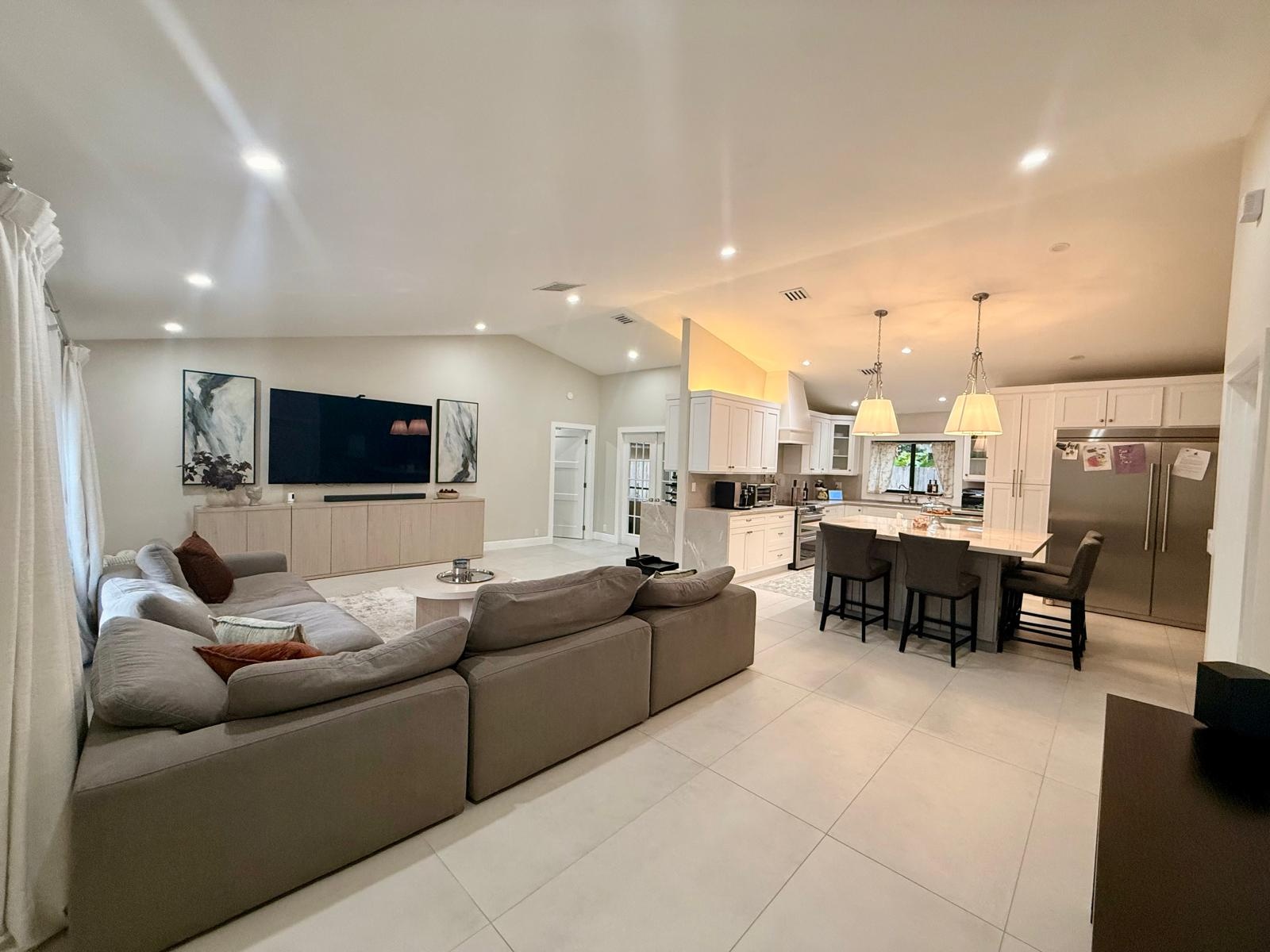 FULLY REMODELED WELLINGTON HOME | 4 BEDROOMS | FENCED CORNER LOT | SCREENED PATIO | PREMIUM KITCHEN | Living Quarters | For Rent or Sublet