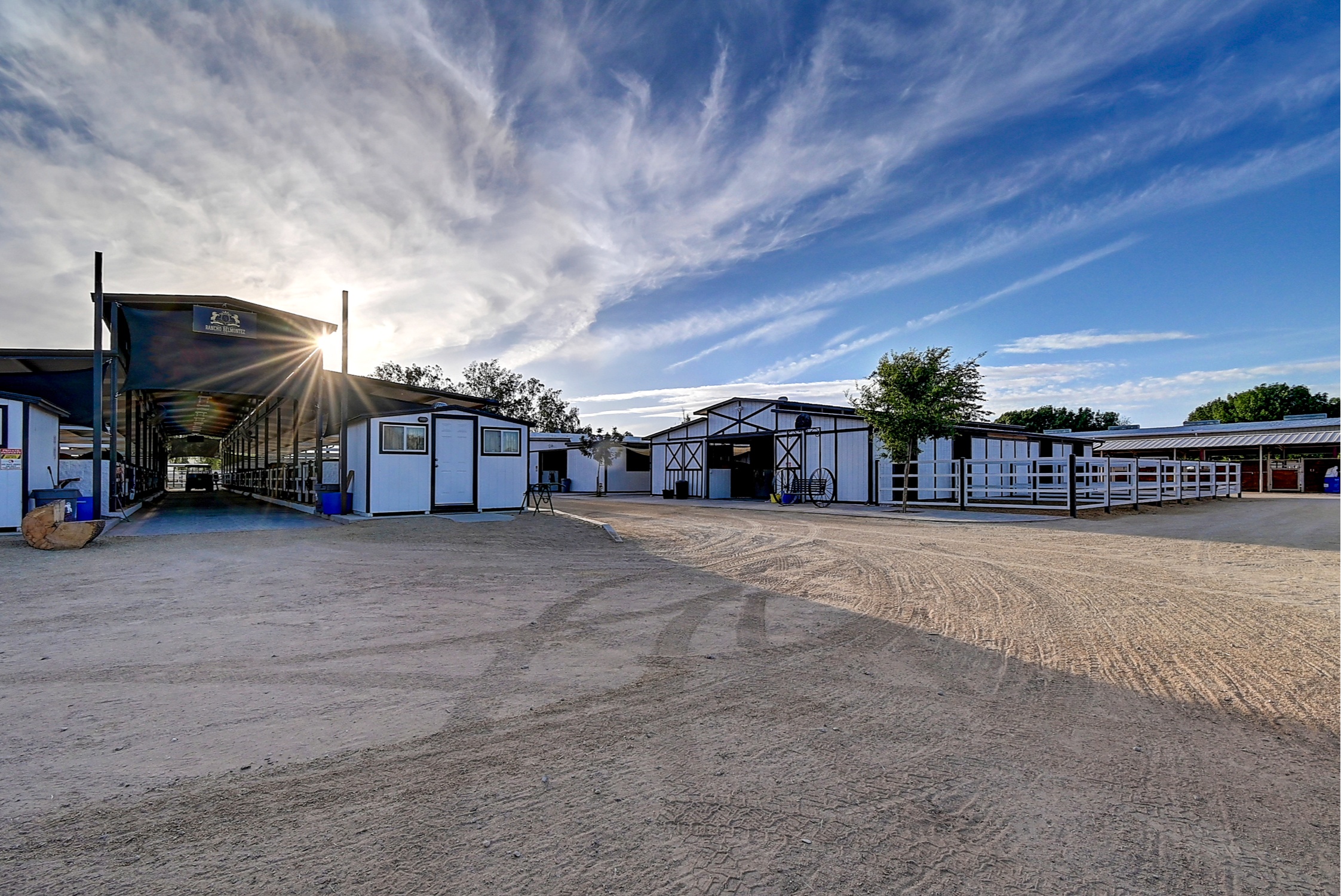 Stunning 6 Bdm Desert Ranch Equestrian Estate! | Living Quarters + Stables | For Rent or Sublet