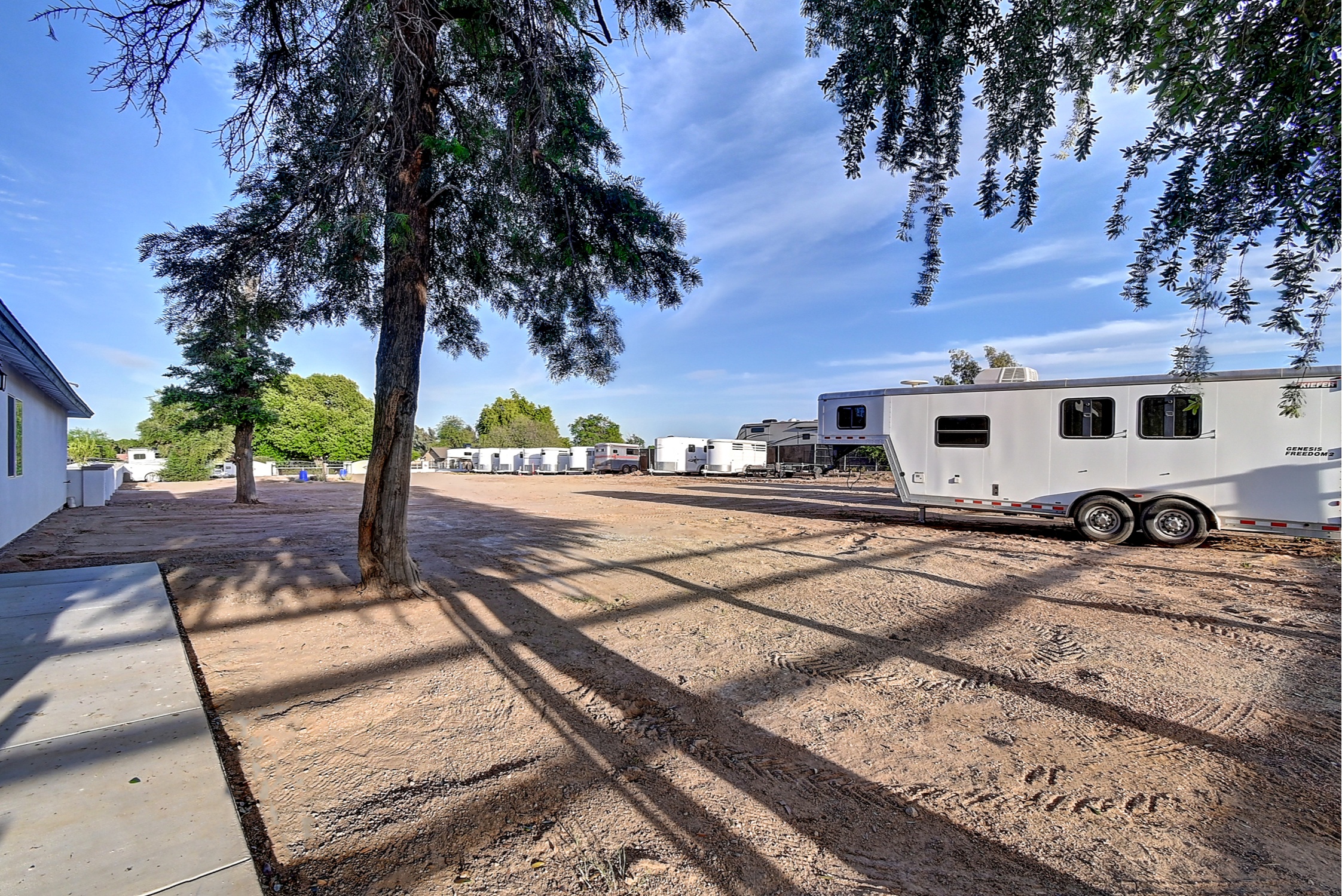 Stunning 6 Bdm Desert Ranch Equestrian Estate! | Living Quarters + Stables | For Rent or Sublet