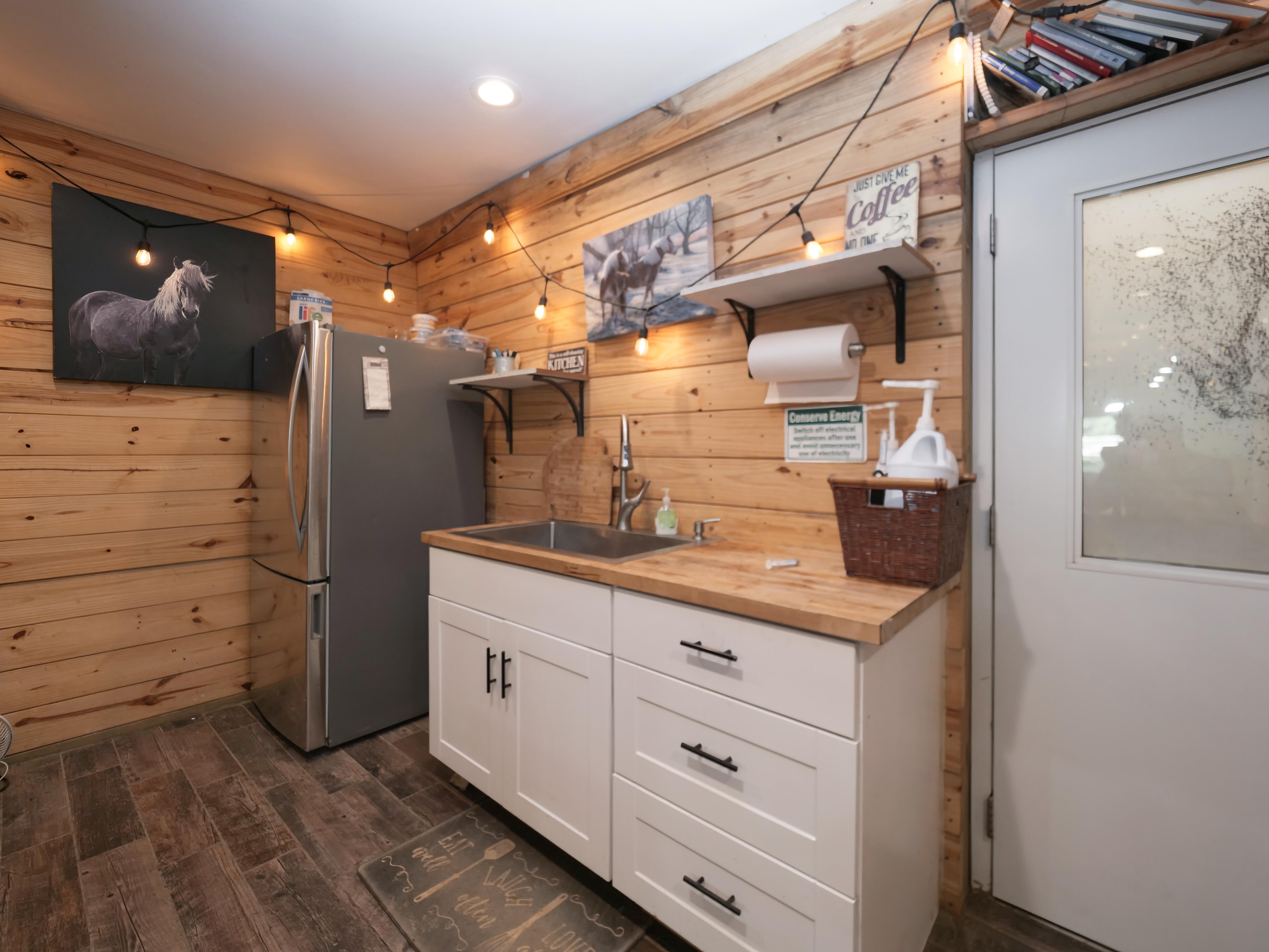 LUXURY EQUESTRIAN ESTATE---owner financing available! | Living Quarters + Stables | For Sale