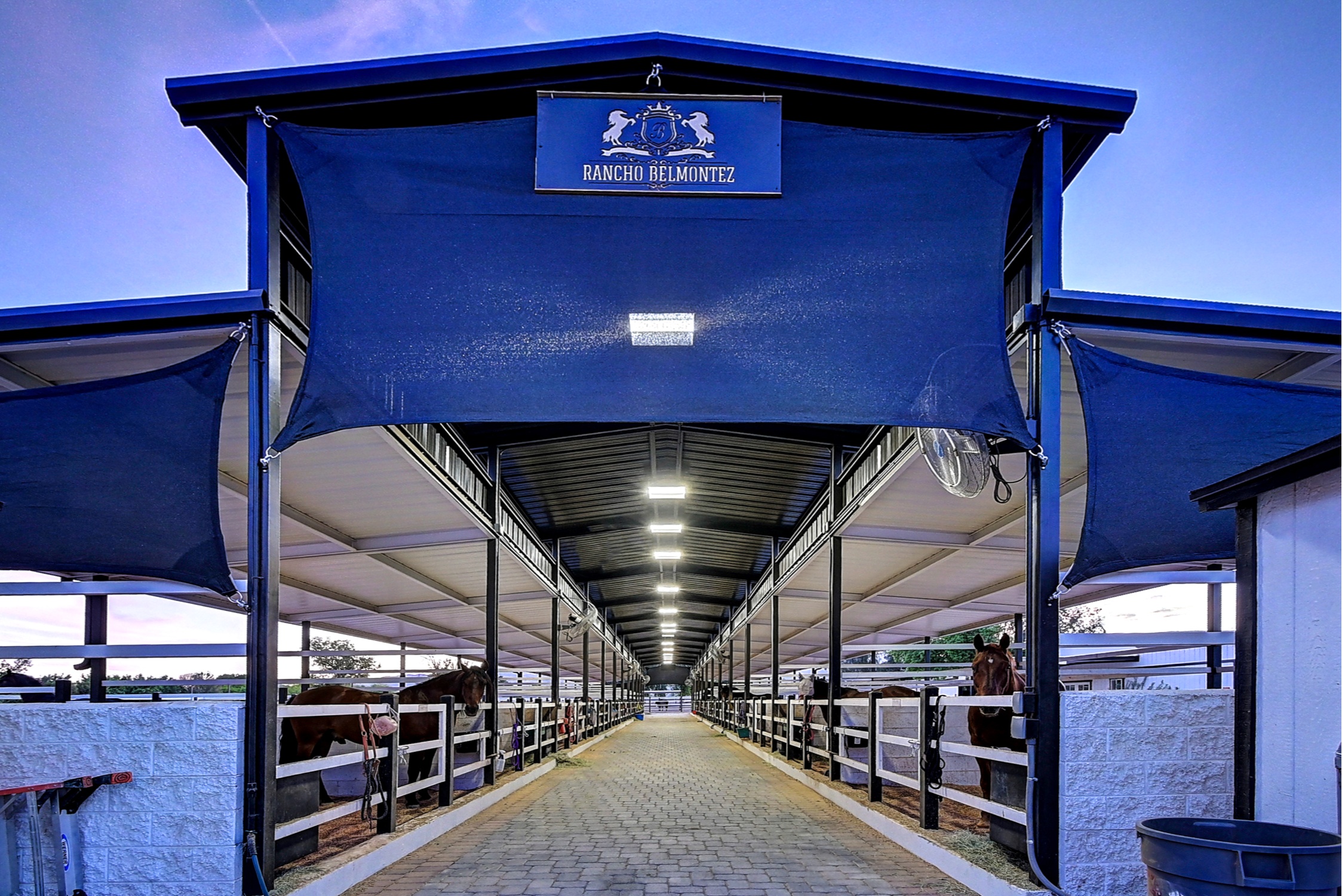 Stunning 6 Bdm Desert Ranch Equestrian Estate! | Living Quarters + Stables | For Rent or Sublet