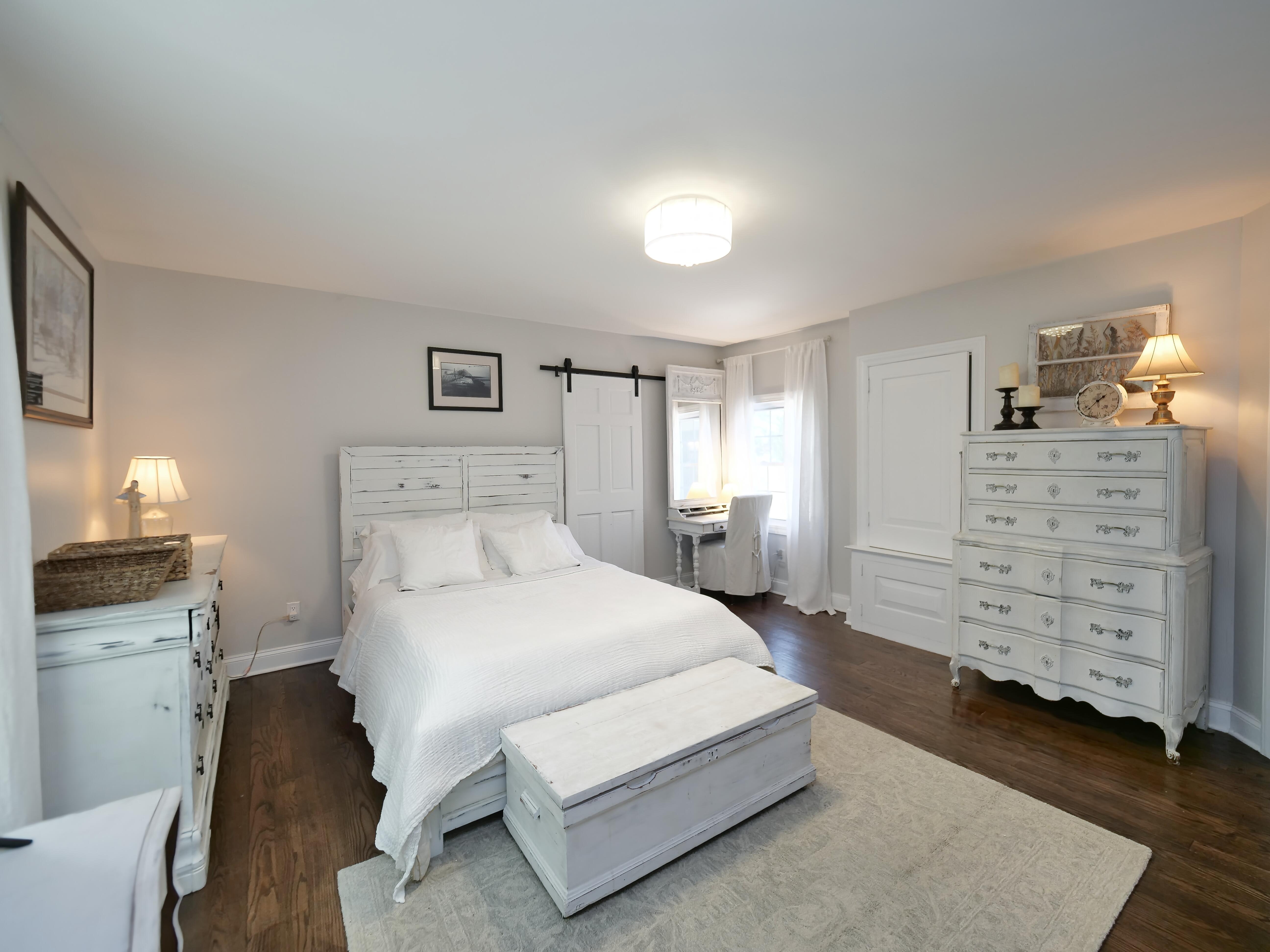 LUXURY EQUESTRIAN ESTATE---owner financing available! | Living Quarters + Stables | For Sale