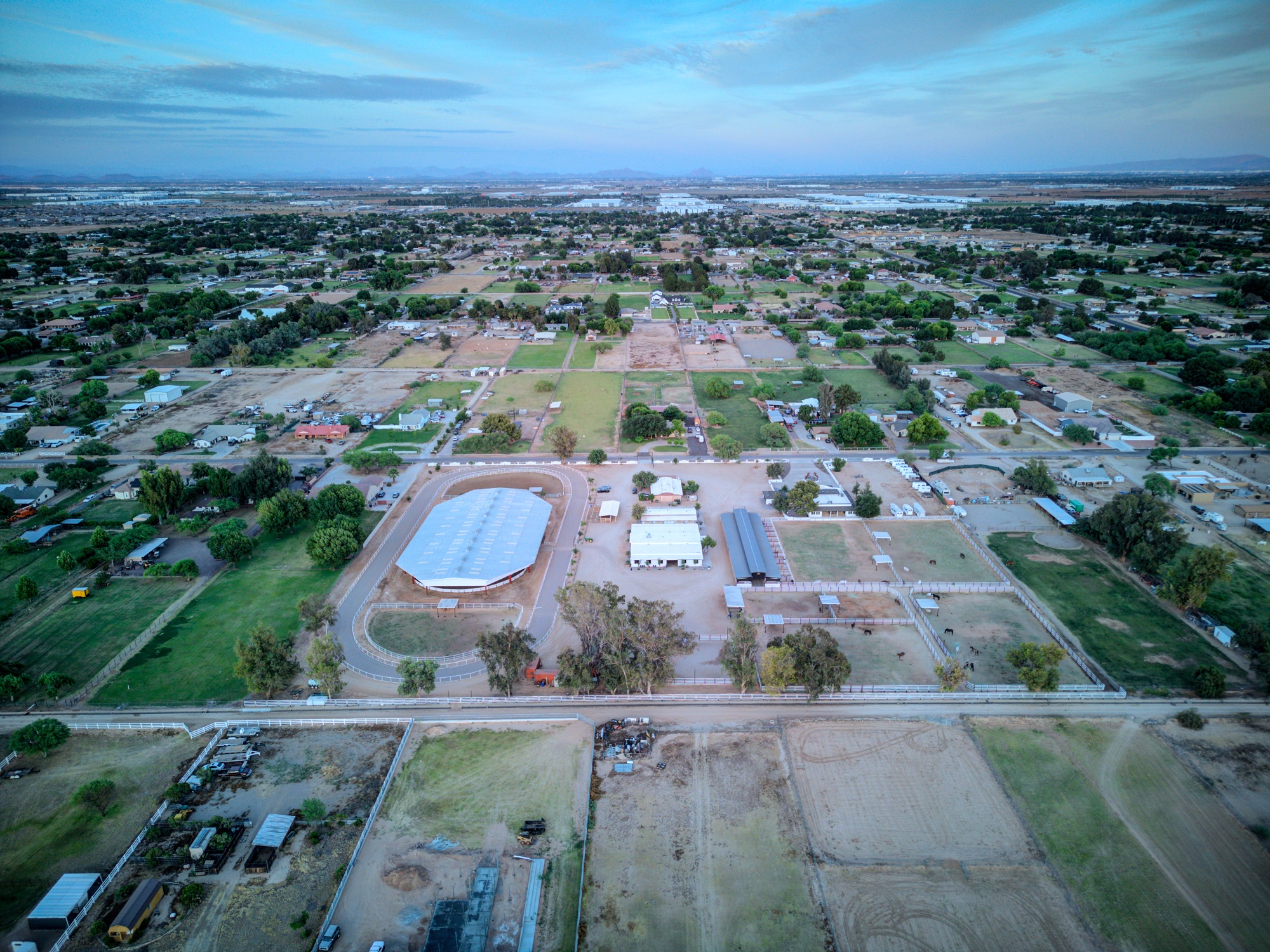 Stunning 6 Bdm Desert Ranch Equestrian Estate! | Living Quarters + Stables | For Rent or Sublet