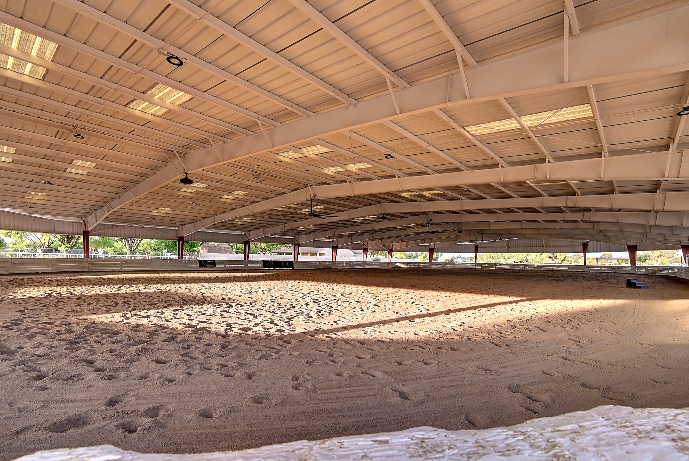 Stunning 6 Bdm Desert Ranch Equestrian Estate! | Living Quarters + Stables | For Rent or Sublet