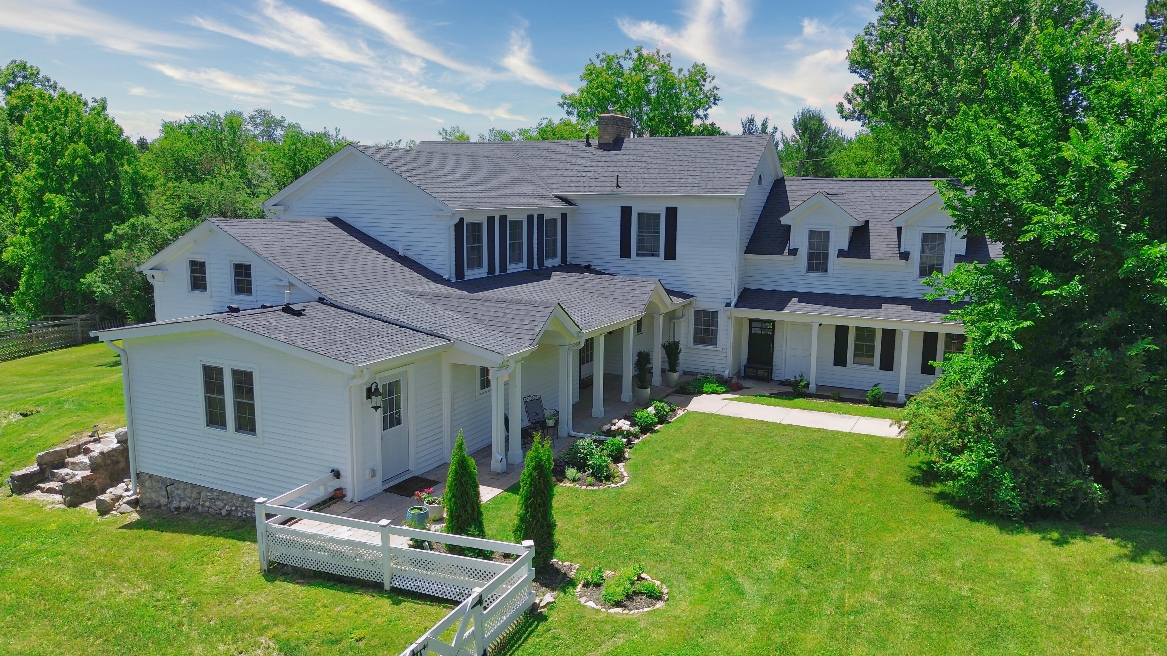 LUXURY EQUESTRIAN ESTATE---owner financing available! | Living Quarters + Stables | For Sale